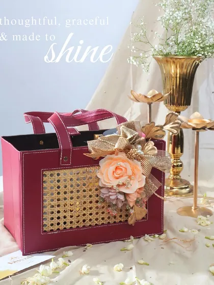 This radiant hamper in a pink faux leather and cane tote is designed to shine. It's a thoughtful and graceful gift, perfect for lighting up Diwali celebrations.