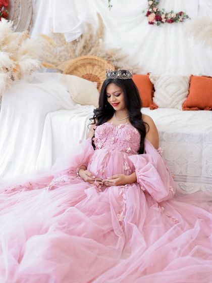 Solo Radiance: Portraits of the Mother-to-Be photo 174