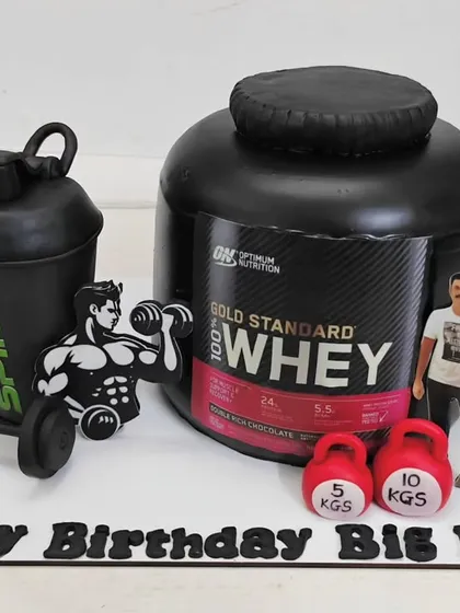 For the dedicated gym enthusiast, I sculpted this hyper-realistic 3D whey protein bottle and shaker cake. Every detail, from the branding to the weights, is edible and designed to impress any fitness lover.