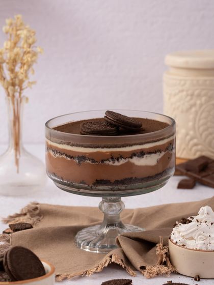 The full Chocolate Oreo Trifle in a glass bowl, showcasing its tempting layers of cookie crumble, chocolate, and cream.