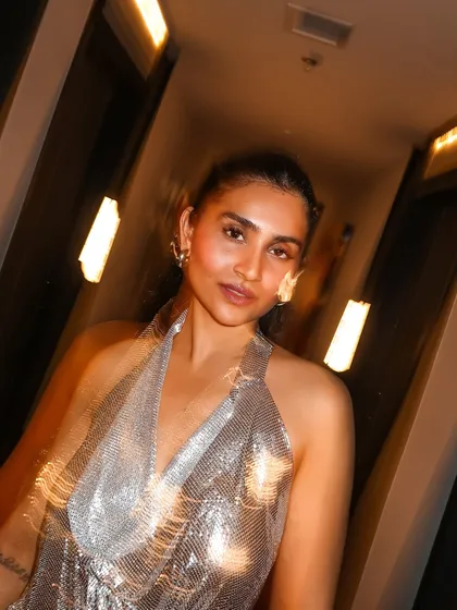 A blurry, candid close-up. These kinds of photos have a raw, in-the-moment feel that I really like.