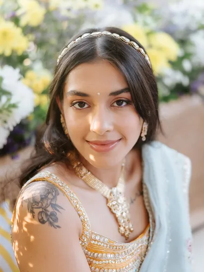 This sun-kissed Mehendi look is all about natural beauty. I used warm, earthy tones and focused on creating a luminous, healthy-looking glow that looks incredible in natural light.