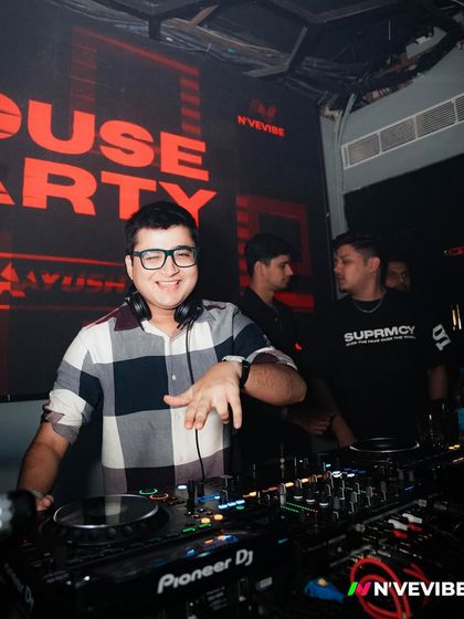 At the season finale of the HOUSE PARTY series. It was an honor to close out the season with such an energetic crowd.