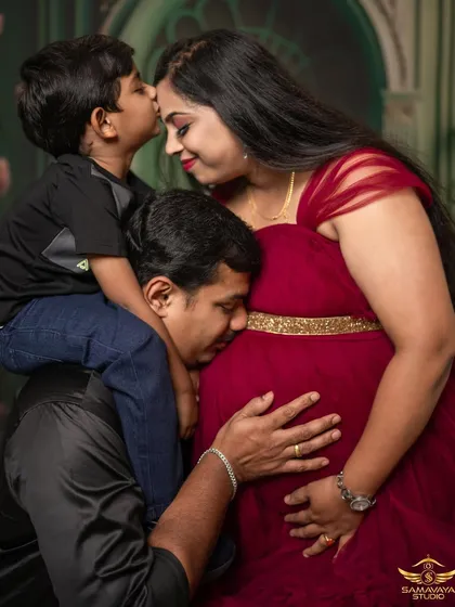Our studio is a space for quiet, intimate moments. Here, the whole family comes together to celebrate the coming arrival, with a big brother's kiss and a father's gentle touch on the baby bump. It’s a portrait of a family growing with love.