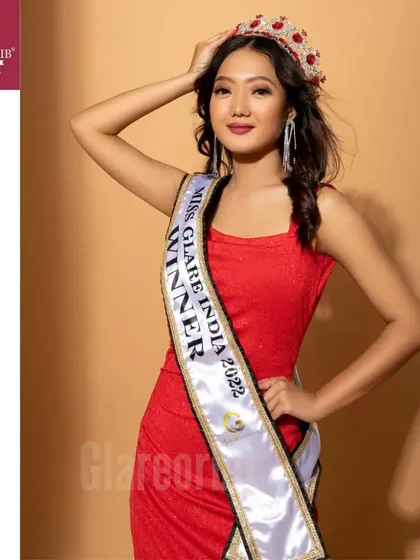 The winner of Miss Glare India 2022, crowned and looking radiant with her makeup and hair done by Jawed Habib Academy.