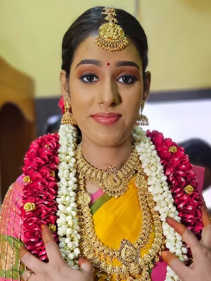 Another throwback to Subasini's muhurtham. This candid shot captures her beauty during the ceremony.