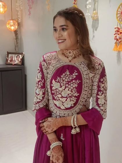 This client is all smiles, looking radiant in her chosen rental jewellery for the 'Paryushan' festival.