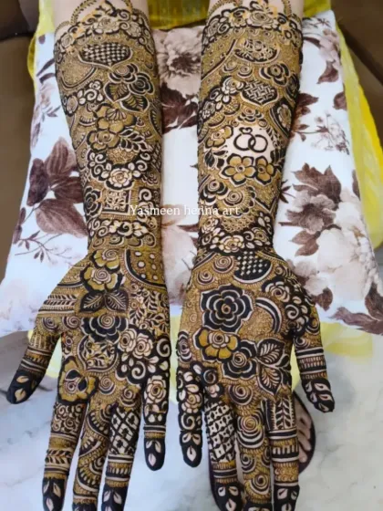 A beautiful engagement design featuring interlocking rings, a popular choice to celebrate a new commitment. The design is dense with florals and paisleys.