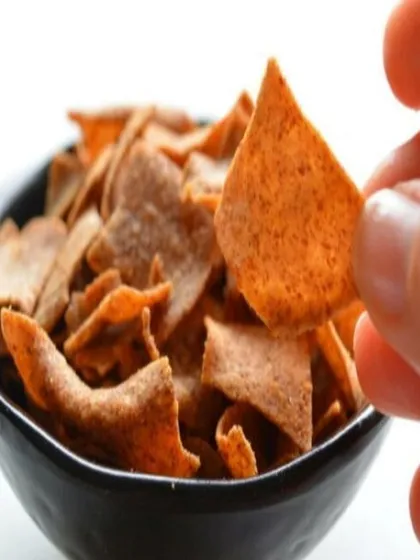 Enjoy the wholesome goodness of my baked oats and flaxseed chips. Packed with nutrients, these chips are a smart and tasty way to beat your hunger pangs.
