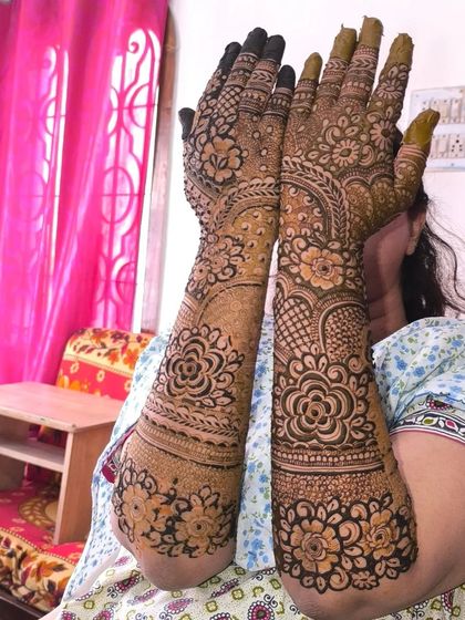 Shaikh Yasmeen - Bridal Mehendi Intricate Floral & Paisley Designs photo 30
