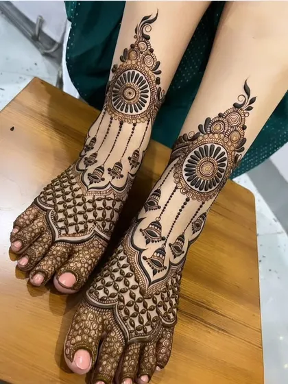 Bridal mehendi is not just for hands. I create beautiful, matching designs for feet, like this one with detailed mandala and jhumka motifs, ensuring you look perfect from head to toe.