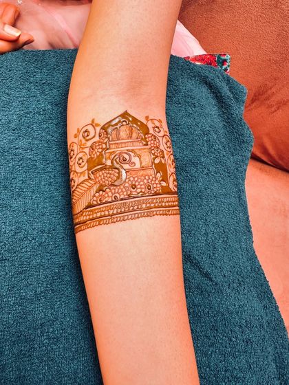 A close-up of a single peacock armband, a beautiful and elegant choice for a simpler design.