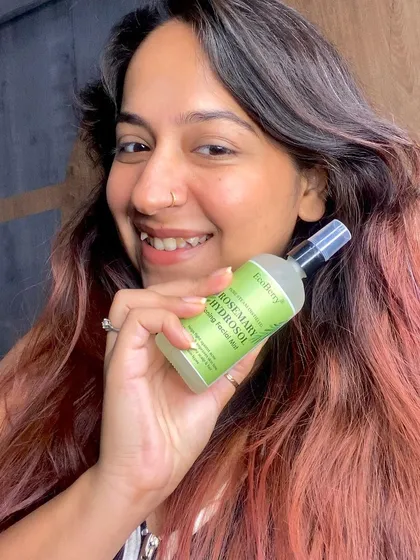This customer is all smiles with her Rosemary Toner. It's a versatile product that works for both skin and hair, helping to achieve a natural glow and stronger hair.