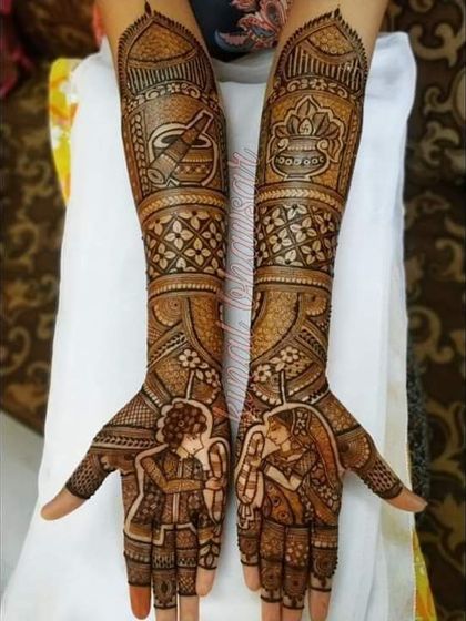 This design showcases a beautiful depiction of a wedding ritual, with the bride and groom figures on the palms, surrounded by traditional symbols like the kalash.