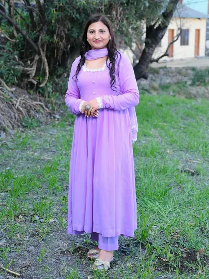 A similar full-length portrait, showing a slightly different pose. Offering variations like this during a lifestyle shoot gives you more options for your portfolio or personal use.