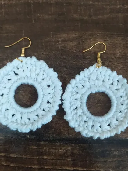 I had a wonderful opportunity to test this cute X's and O's hoop earring pattern. This pair in classic white is so versatile.