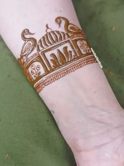 Adding swan motifs to the palace cuff design, showing how to build up layers of detail.