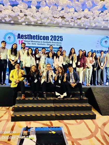 The full group of speakers and attendees at Aestheticon 2025. A day of inspiring scientific exchange with brilliant minds in aesthetic medicine.