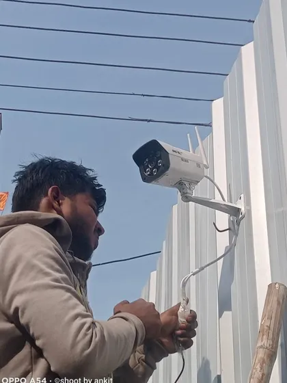 Here is one of our technicians installing a 4G SIM card-based outdoor bullet camera. This is a perfect surveillance solution for locations that don't have a stable internet or Wi-Fi connection, ensuring your property is always monitored.