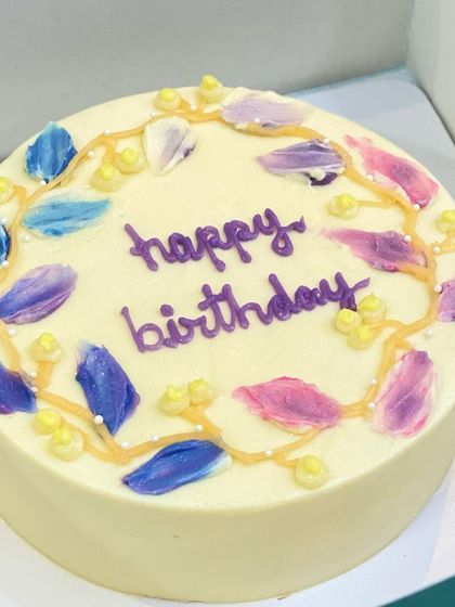 Another angle of the minimalist cake with palette knife painting, showing the beautiful texture.