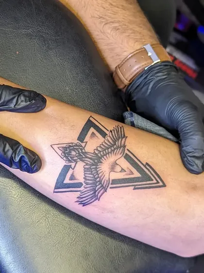 Here is a finished custom piece combining animal and geometric tattoo styles. I designed this eagle with sharp, clean lines and bold triangular elements to create a modern and symbolic forearm tattoo.
