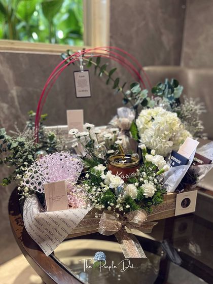 The full view of the brand launch hamper, a sophisticated and meaningful corporate gift.