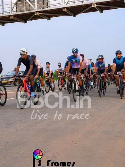 The elite peloton, a tight and fast-moving group.