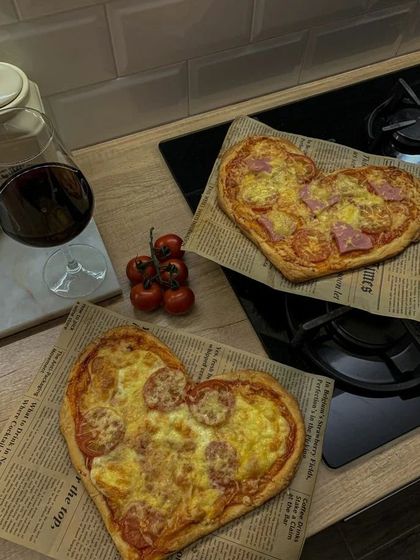 A reader's photo of heart-shaped pizzas, celebrating their love for *Match Me If You Can*. They call it a "gem" with a perfect male lead.