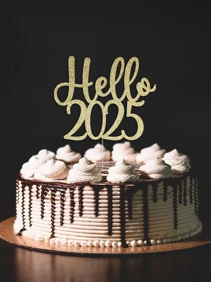 A "Hello 2025" topper in gold glitter, perfect for New Year's Eve celebrations.
