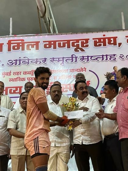 Raj Natekar receiving the 'Best Player of the Tournament' award.
