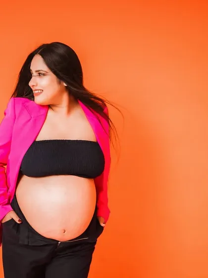 For the mama with bold and beautiful energy. This color-block studio look shows that maternity photography can be modern, vibrant, and full of attitude. Let's celebrate your strength with a fashion-forward maternity session.