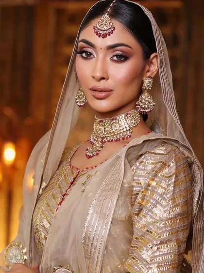 The same timeless look, but with the addition of a delicate veil. The makeup remains flawless and elegant, showcasing its versatility for different parts of the wedding ceremony.