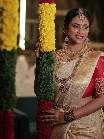 A happy, smiling portrait of Anusha. The airbrush makeup ensures she looks flawless and radiant throughout her big day.