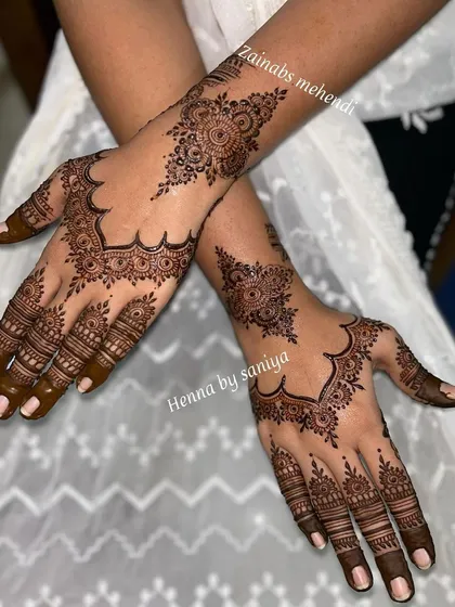 A delicate and elegant Arabic-style design for Eid, perfect for someone who wants a lighter look.