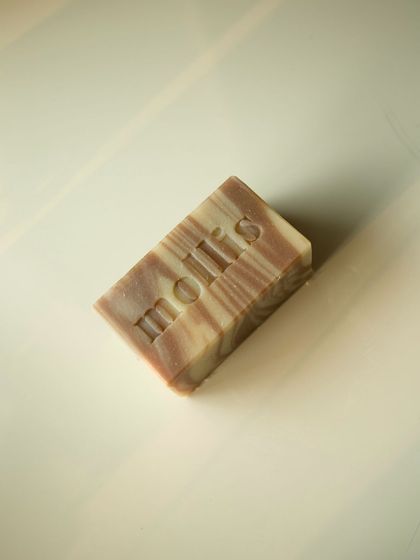 The aromatherapy benefits of this bar help uplift your mood and reduce stress.