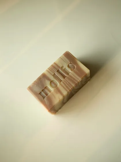 The aromatherapy benefits of this bar help uplift your mood and reduce stress.