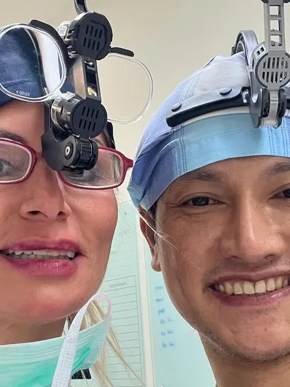 A selfie with a colleague during the hands-on surgical session, showcasing the collaborative and friendly atmosphere of our training.