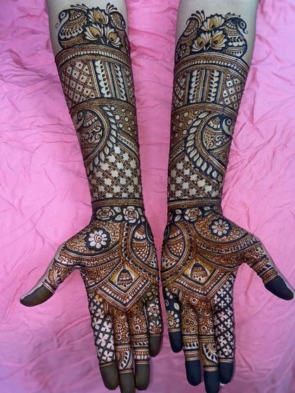 A stunning design with peacocks at the top and a beautiful blend of star-like floral patterns and traditional paisleys.