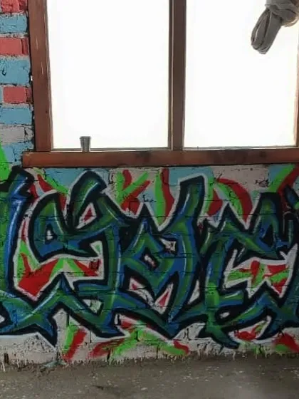 A quick wildstyle piece I did under a window in Pulga. Even in a simple room, a splash of colorful, sharp-lettered graffiti can completely change the vibe of the space.