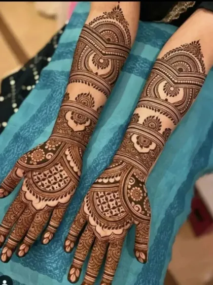 A stunning design with bold, symmetrical patterns that create a heart shape when the hands are joined.