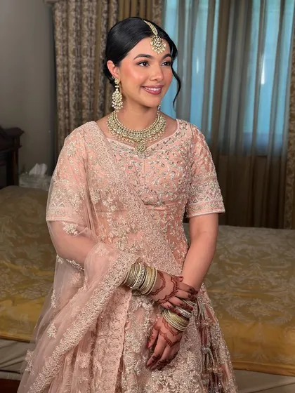 Hiba dripping in dewy dreams for her Walima. This look is royal and monotone but made mesmerizing with luminous skin and diffused blush that blends into the eyes.