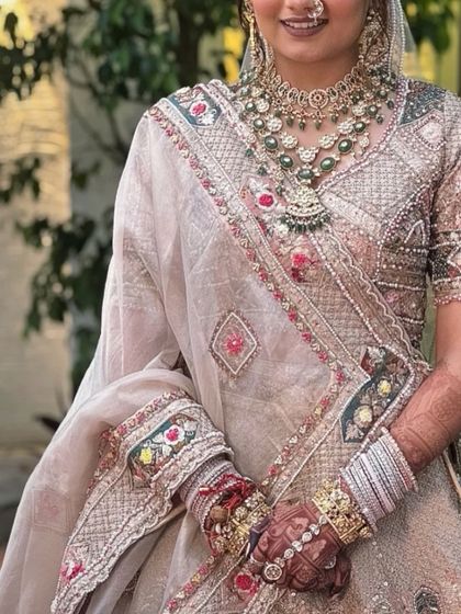 Khushi Jain - Professional Mehendi Artistry Happy Clients & Memories photo 4