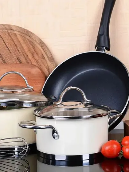 After amassing a large collection of kitchen utensils, they can become disorganized. These decluttering tips will help you get your drawers and counters back in order.