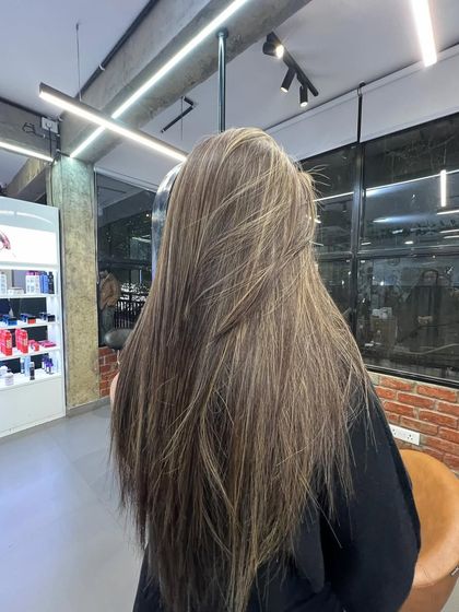 A lived-in color with straight styling, showing how the highlights add dimension even without waves.