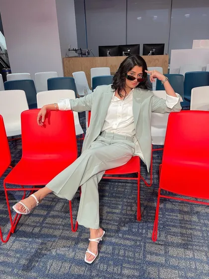 Here’s a look at styling the talented Gurleen Pannu for a Meta event. We chose a chic power suit to create a look that was both professional and approachable. My goal is always to make my clients feel comfortable and confident for their big moments.