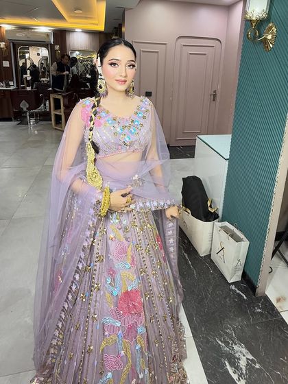 A full view of this stunning Lohri look. The lavender lehenga is so unique, and the makeup complements it perfectly.
