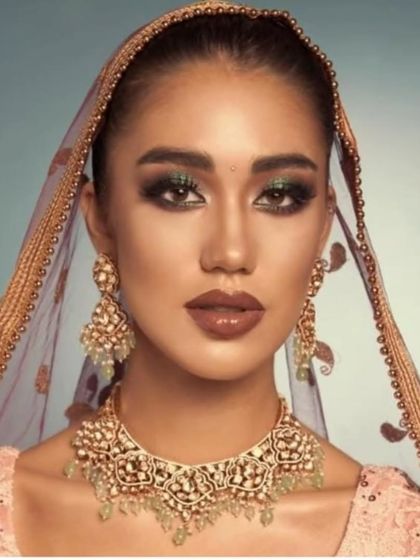 A modern, high-fashion bridal look featuring a Polki necklace with a simple pink lehenga and a contrasting dark dupatta.