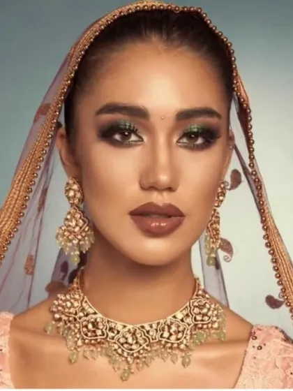 A modern, high-fashion bridal look featuring a Polki necklace with a simple pink lehenga and a contrasting dark dupatta.