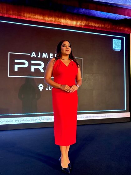 Commanding the Stage: Corporate Summits & Celebrations photo 37