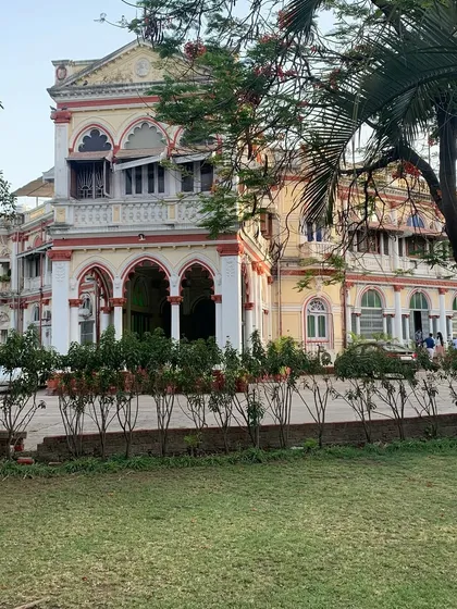 This Art Deco palatial house showcases our work on period-specific architecture. The challenge is to make sensitive interventions that respect the definitive style of the building, from its grand facade to the intricate patterns of its original terrazzo flooring.